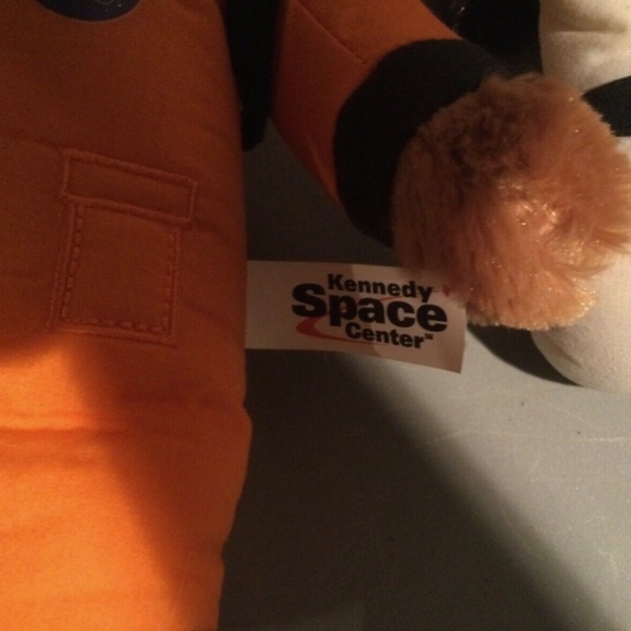 Plush bear and monkey astronaut from the Kennedy Space Center - Picture 3 of 4